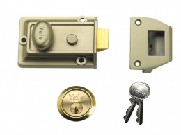 Yale Locks 77 Traditional Nightlatch Electo Nickle Brass Brass Cylinder 60mm Backset Boxed £29.48